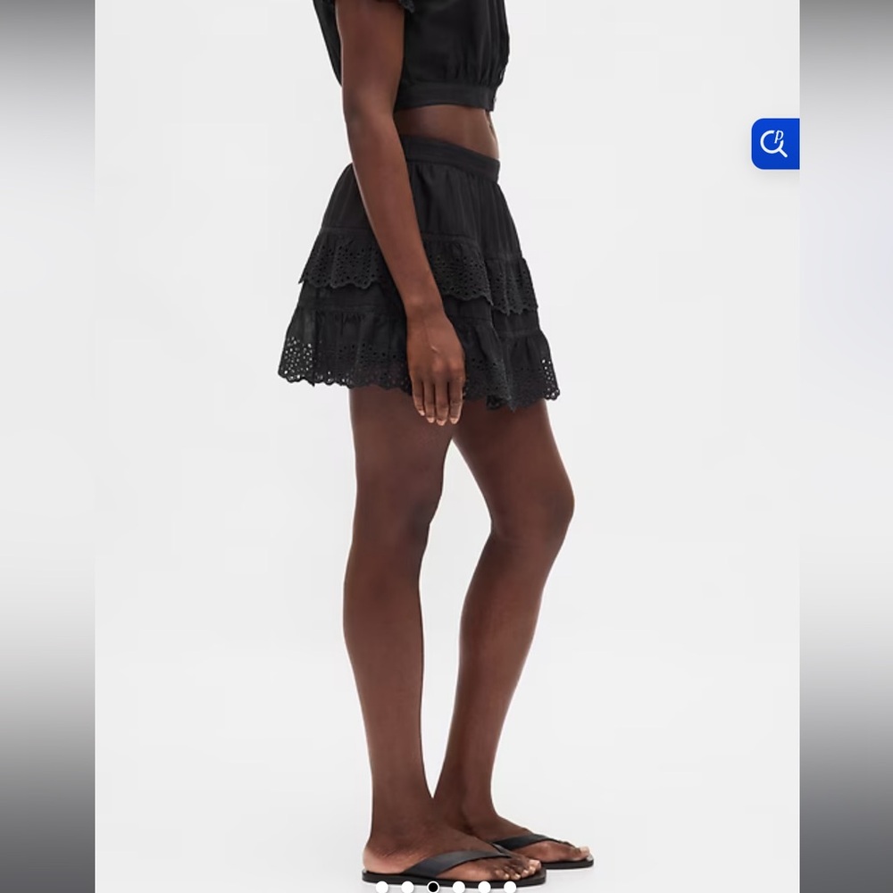 BNWT GAP size medium Black Eyelet mini skort